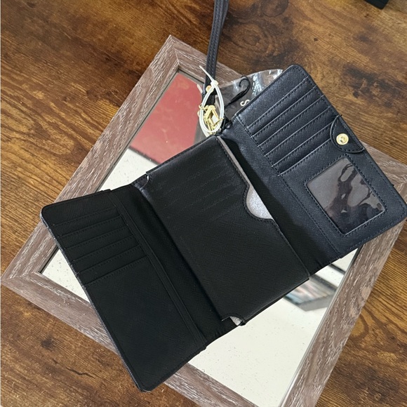 Steve Madden Elegant Black Wallet - Picture 3 of 3